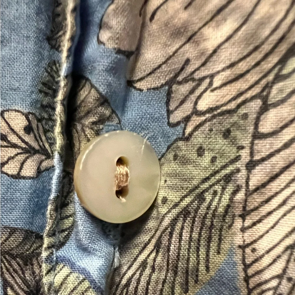 Tori Richard Blue and Tan Floral Hawaiian Shirt - Picture 7 of 8